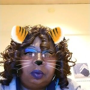 Meet your Posher, Leora